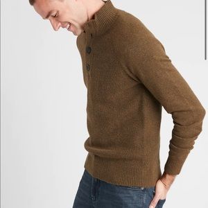 Banana Republic Sweater 💛